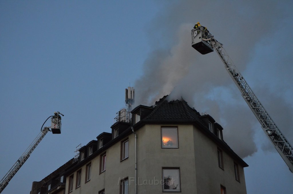Feuer 3 Dachstuhl Koeln Buchforst Kalk Muelheimerstr P017.JPG